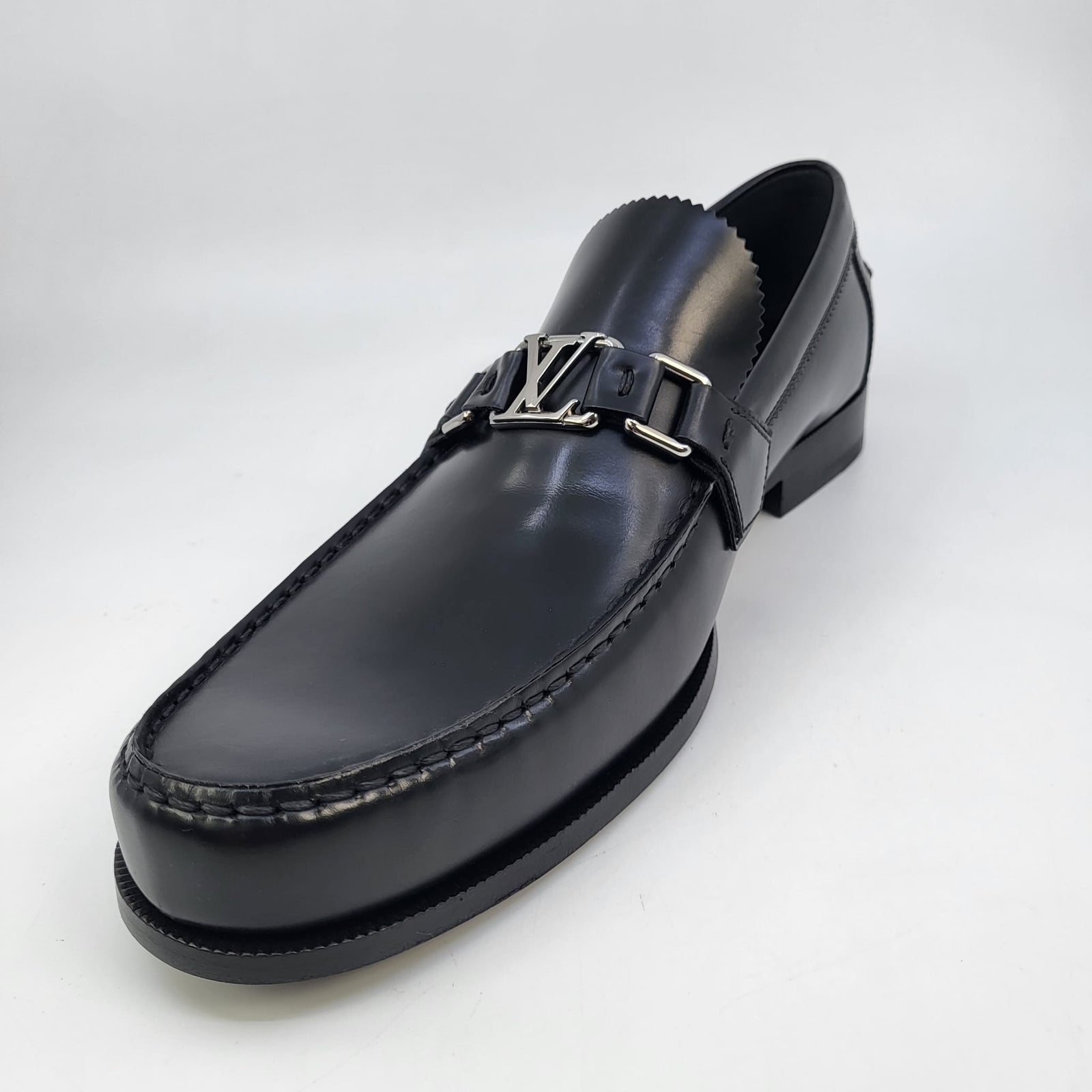 Louis Vuitton Men display picture 3