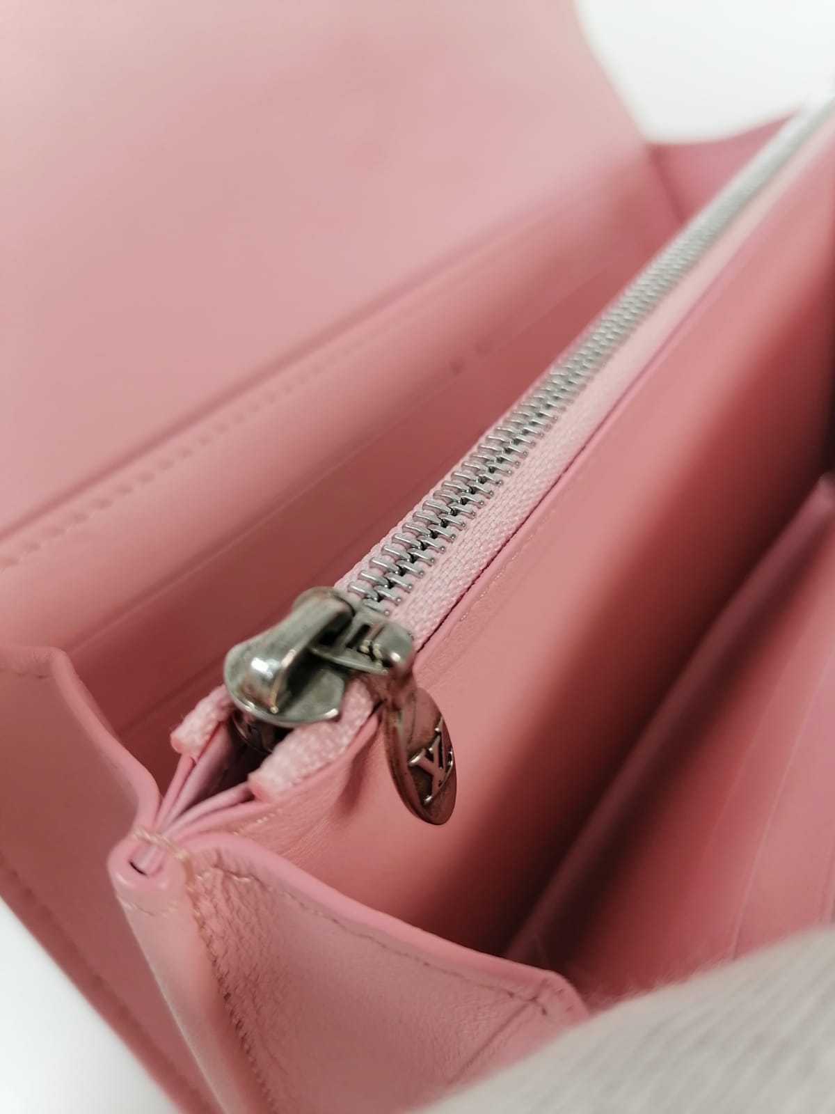 LOUIS VUITTON ニューウェーブ ロング・ウォレット M63729 Louis Vuitton Women's New Wave Long Wallet Pink M63729 – Luxuria & Co.