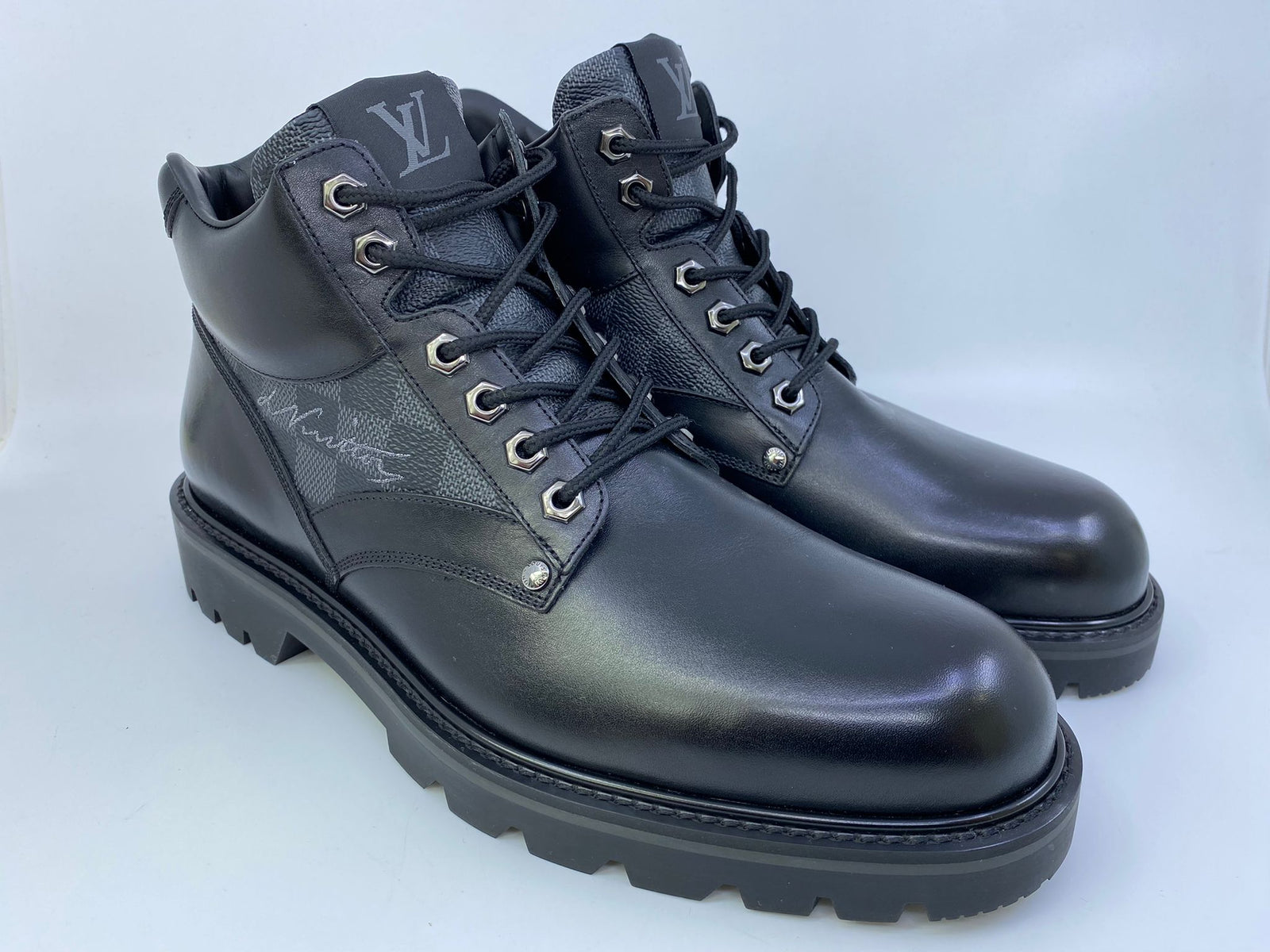 Louis Vuitton Men's Black Leather Oberkampf Ankle Boot – Luxuria & Co.