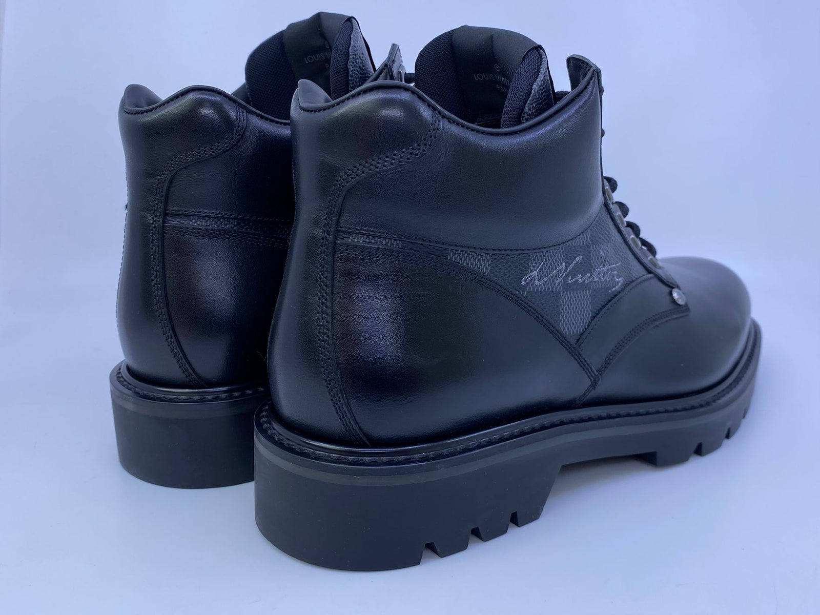 Louis Vuitton Men's Black Leather Oberkampf Ankle Boot – Luxuria & Co.