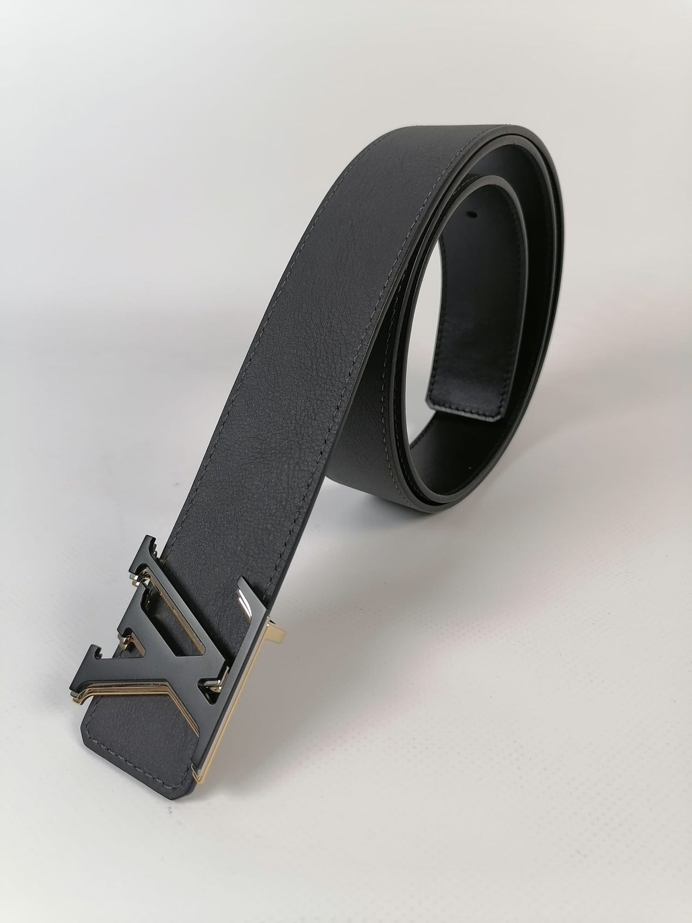 LOUIS VUITTON M0226
ベルト・LV オプティック 40MM Louis Vuitton Men's Black Leather LV Optic 40 MM Reversible
