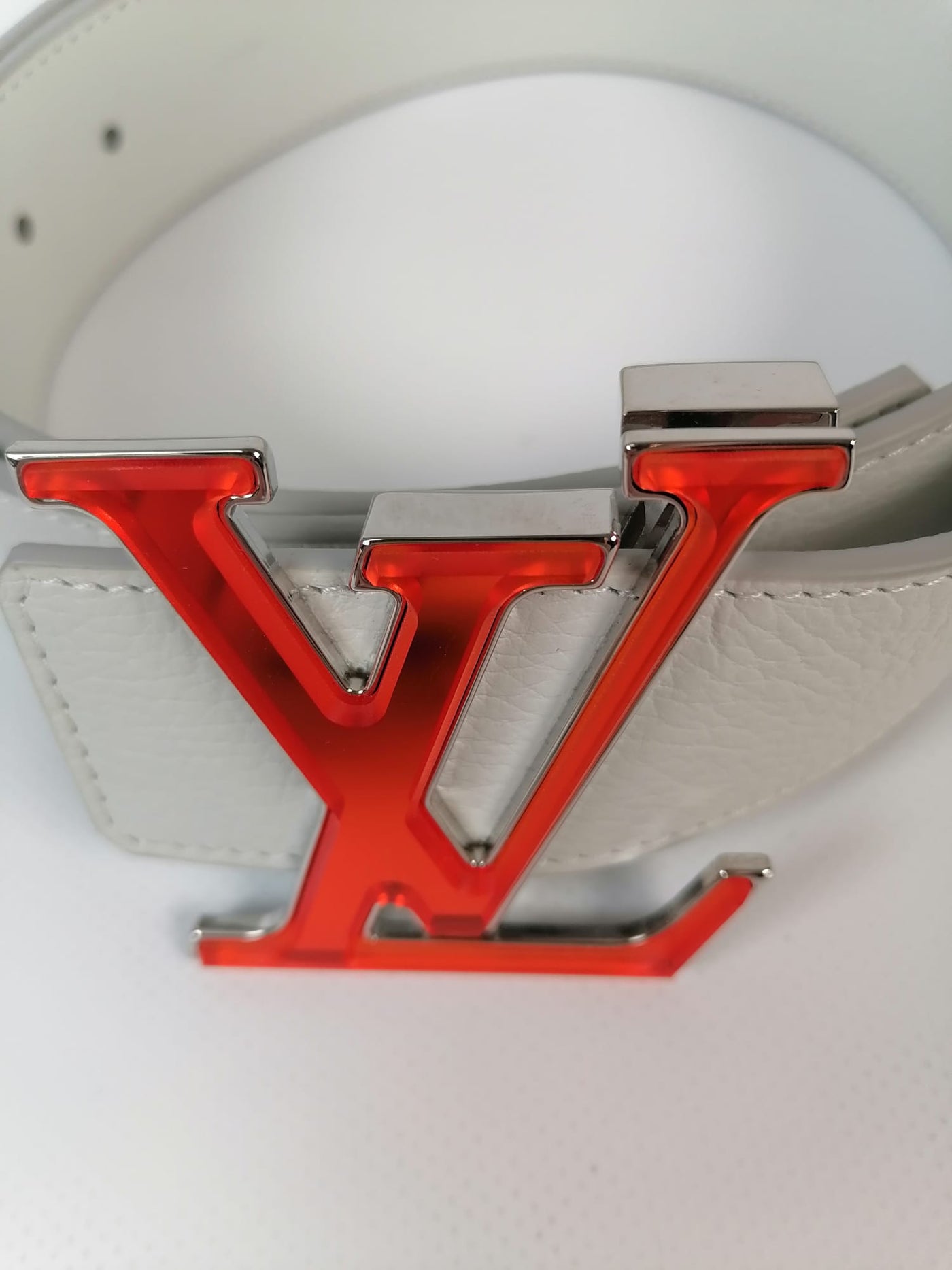 Louis Vuitton Men's Light Gray Leather LV Prism 40 MM Belt M0165