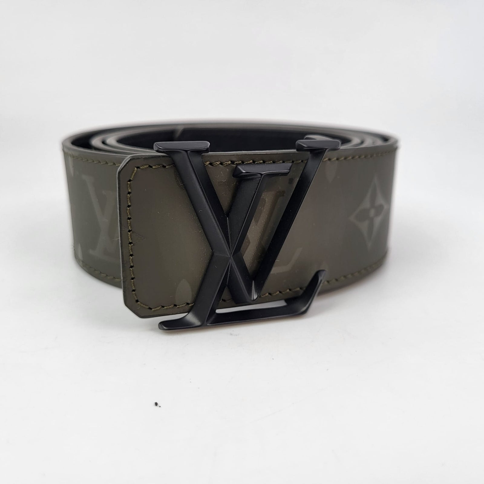 Louis Vuitton Men display picture 1