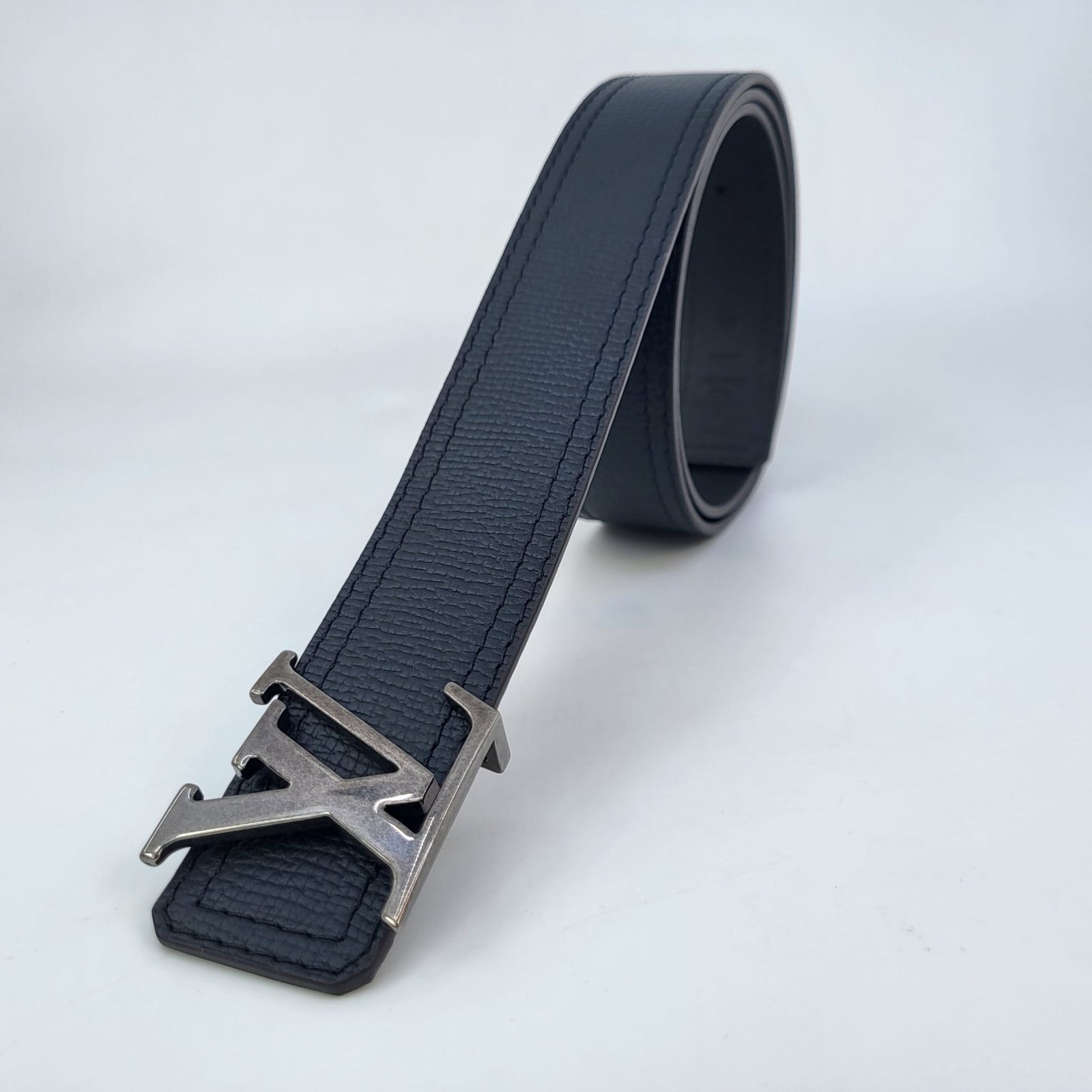 Louis Vuitton Men's Navy Taurillon Leather Reversible Utah 40 MM