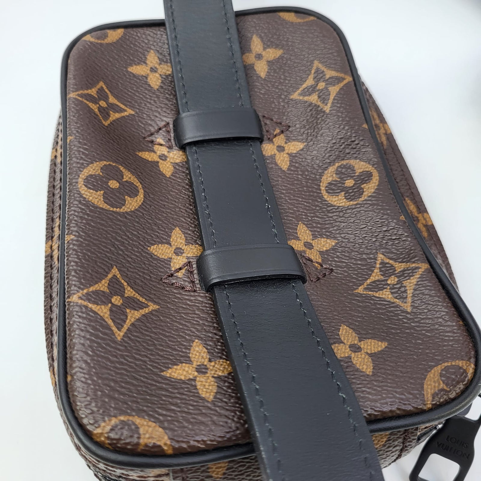 LouisVuittonUtilityHarness3_16