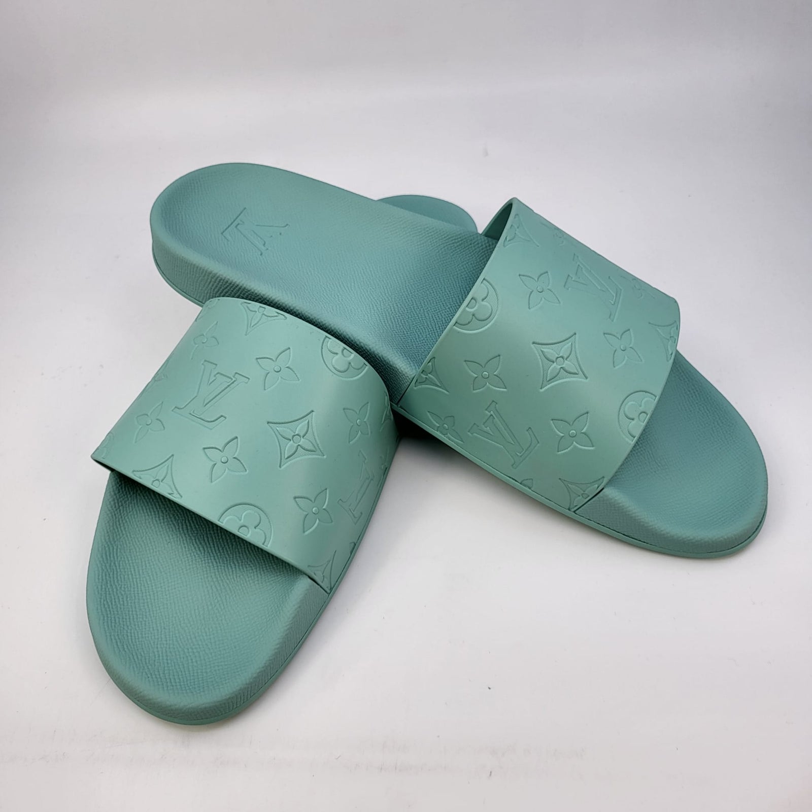 Louis Vuitton Men's Green Waterfront Mule Sandals – Luxuria & Co.