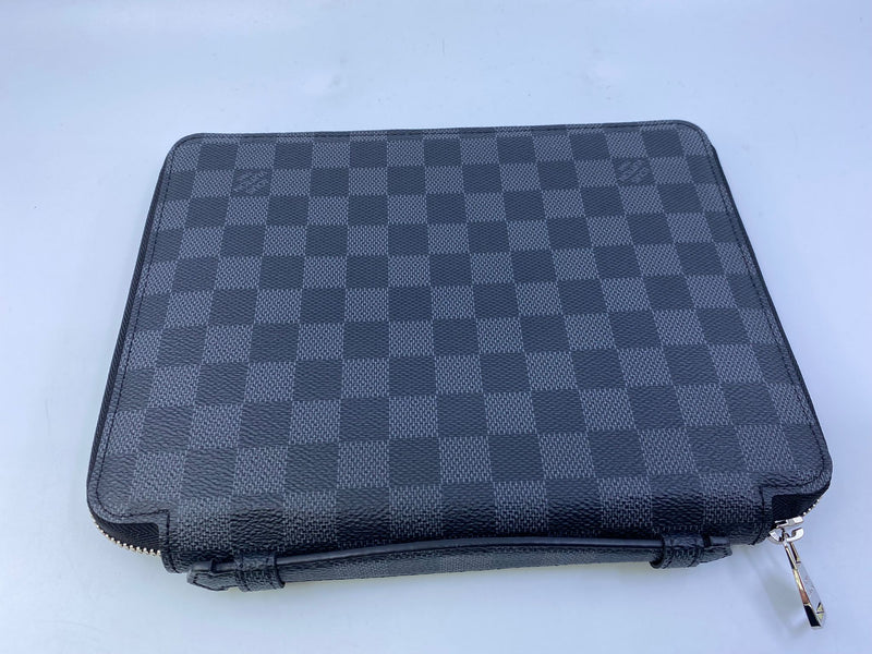 Louis Vuitton Damier Graphite Canvas iPad Essential Case – Luxuria