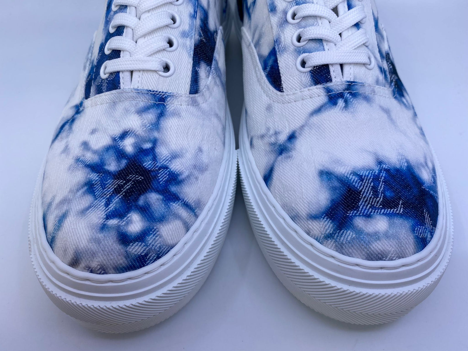 Men’s Louis Vuitton Lou Line sandals slides white blue tie dye Designer Sandals for Men | LOUIS VUITTON main image 4