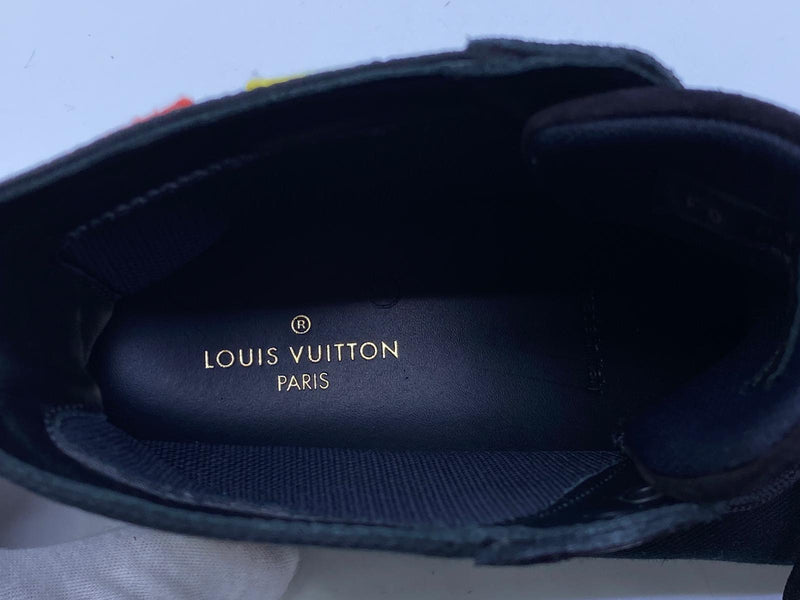 Louis Vuitton “Damier Graphite Alpes” Skis from the LV Art Of Living  collection. ⛷❄️