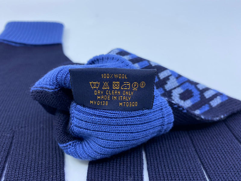 Shop Louis Vuitton Monogram Unisex Wool Bi-color Plain Logo Gloves