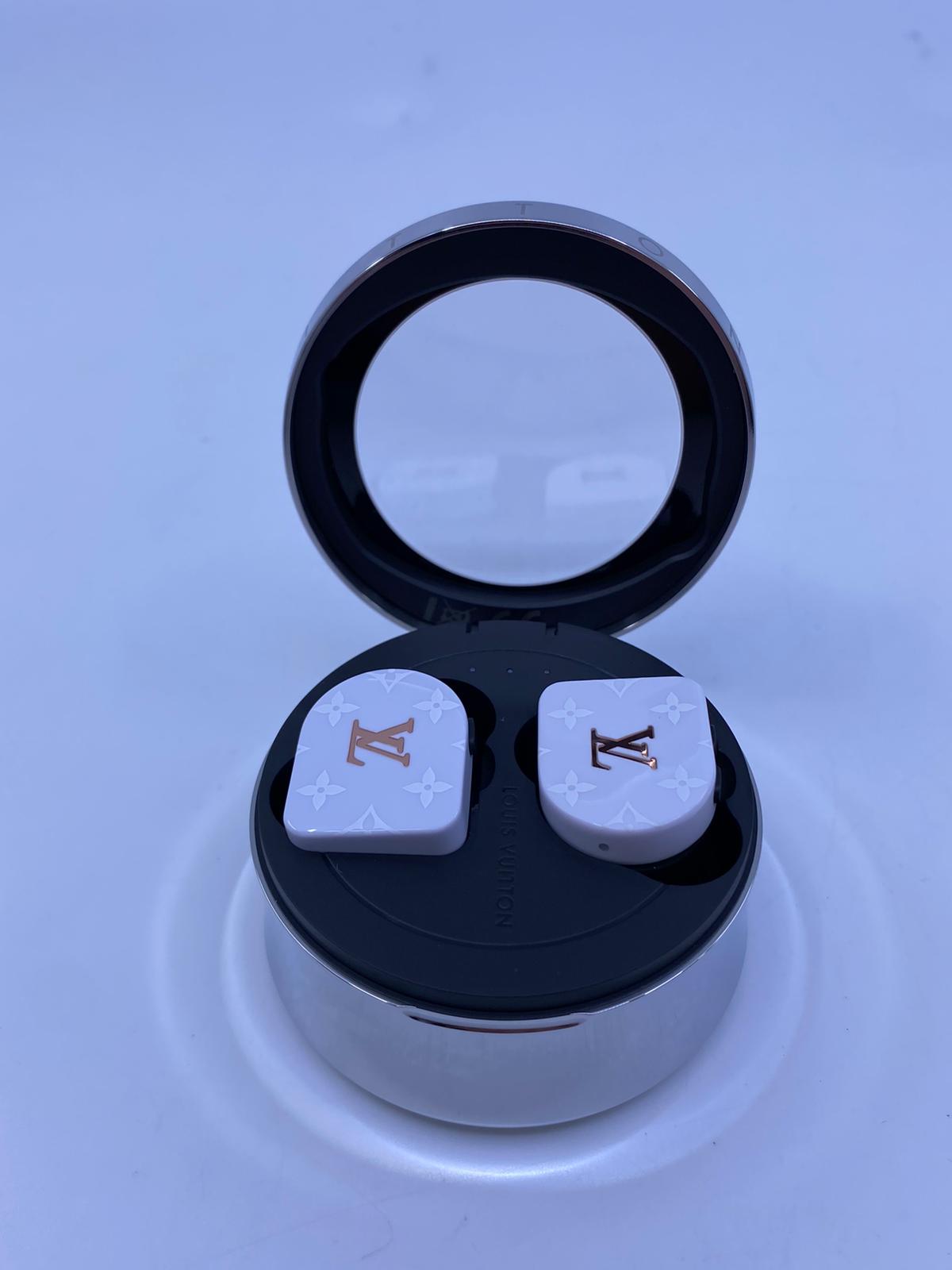 Louis Vuitton Horizon White Wireless Earphones – Luxuria & Co.