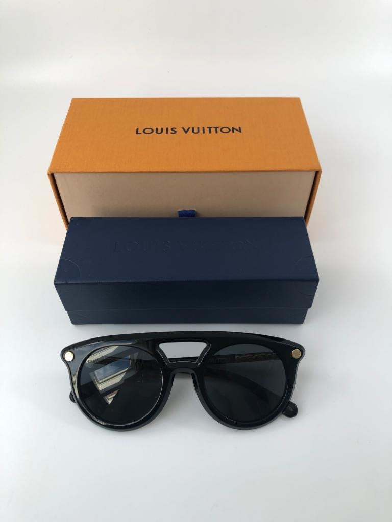 Sunglasses Louis Vuitton Black in Plastic - 31740825