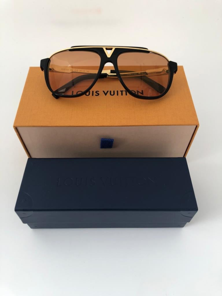 Louis Vuitton Mascot Wayfarer Sunglasses - Black Sunglasses, Accessories -  LOU740376