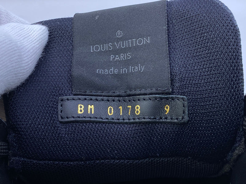 Louis Vuitton Men's 10 US Wheat Nubuck Oberkampf Boots 35lv21s at 1stDibs